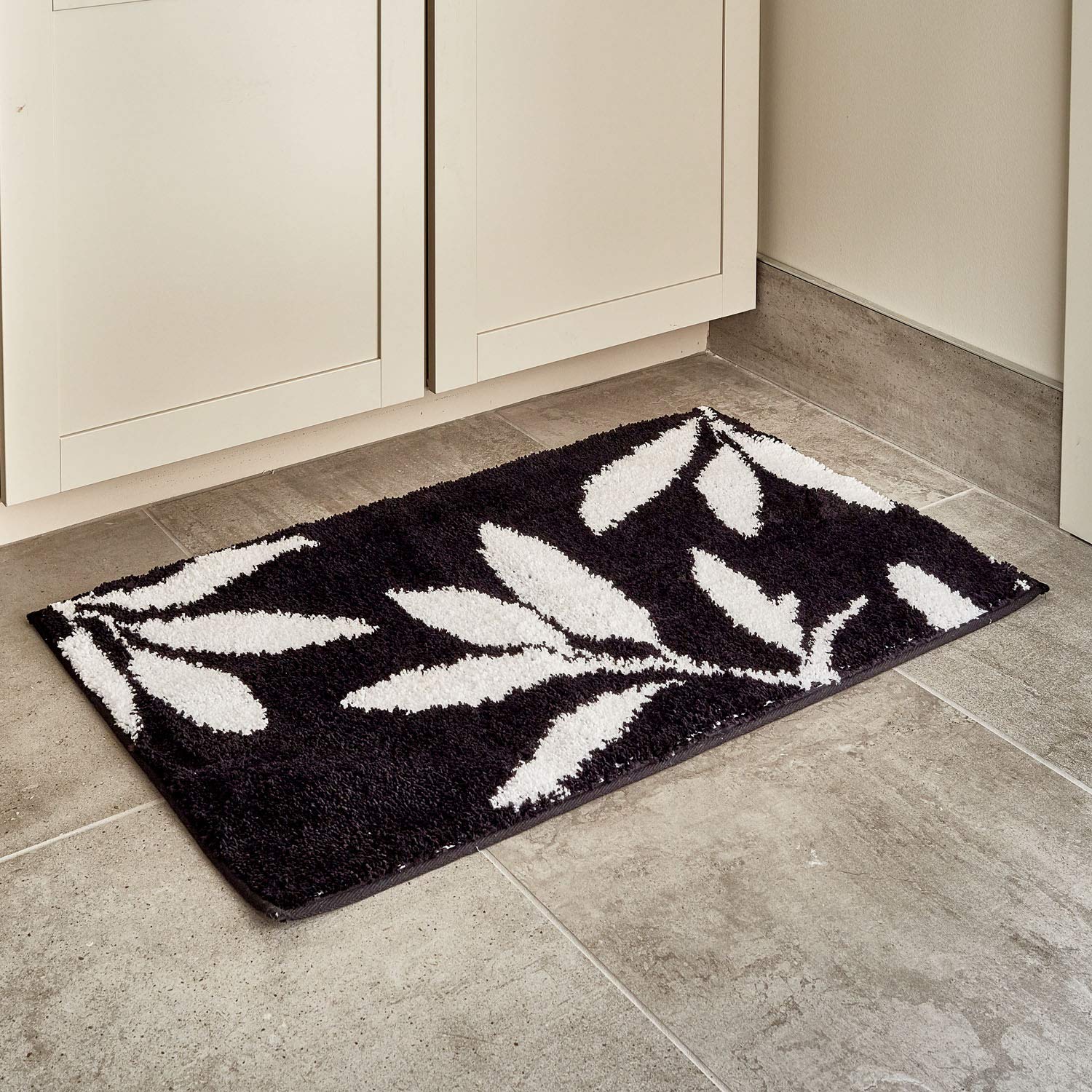Book Cover iDesign Microfiber Leaves Accent Shower Rug, Bath Mat for Master, Guest, Kids' Bathroom, Entryway, 34