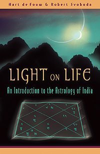 Light on Life An Introduction to the Astrology of India by de Fouw, Hart, Svoboda, Dr. Robert [Lotus Press,2003] (Paperback)