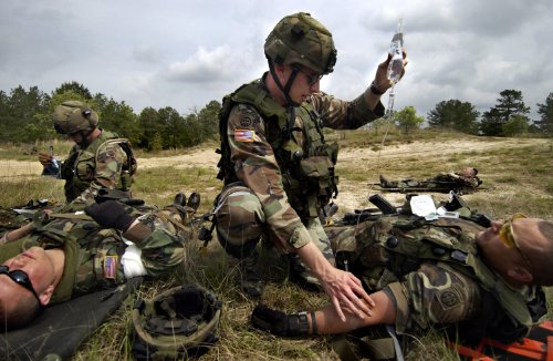 TACTICAL COMBAT CASUALTY CARE: A VISUAL SUPPLEMENT TO TCCC TC3 AND WOUND TREATMENT