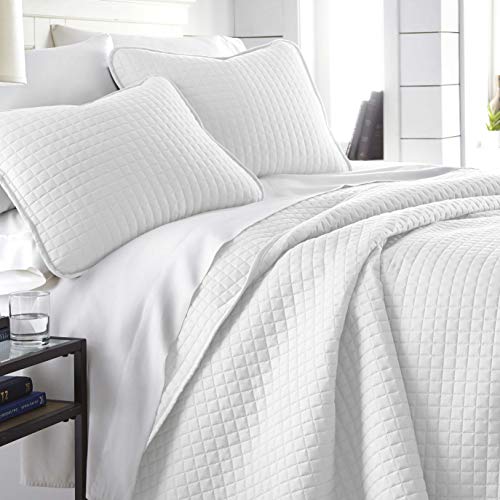 Vilano Springs, Premium Quality, Soft, Wrinkle, Fade, & Stain Resistant, Easy Case, Oversized Quilt Cover Set with 1 Quilt Set and 1 Sham, Twin / Twin XL, Bright White