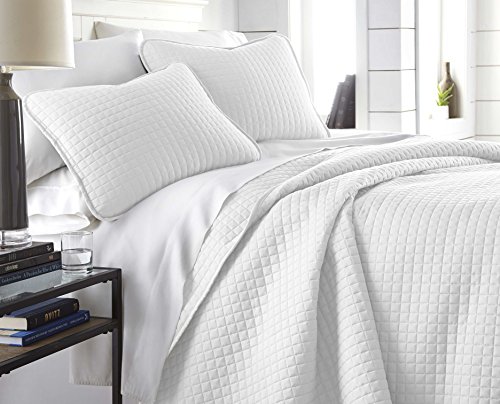 Book Cover Southshore Fine Linens - Vilano Springs Oversized 3 Piece Quilt Set, Full / Queen, Bright White