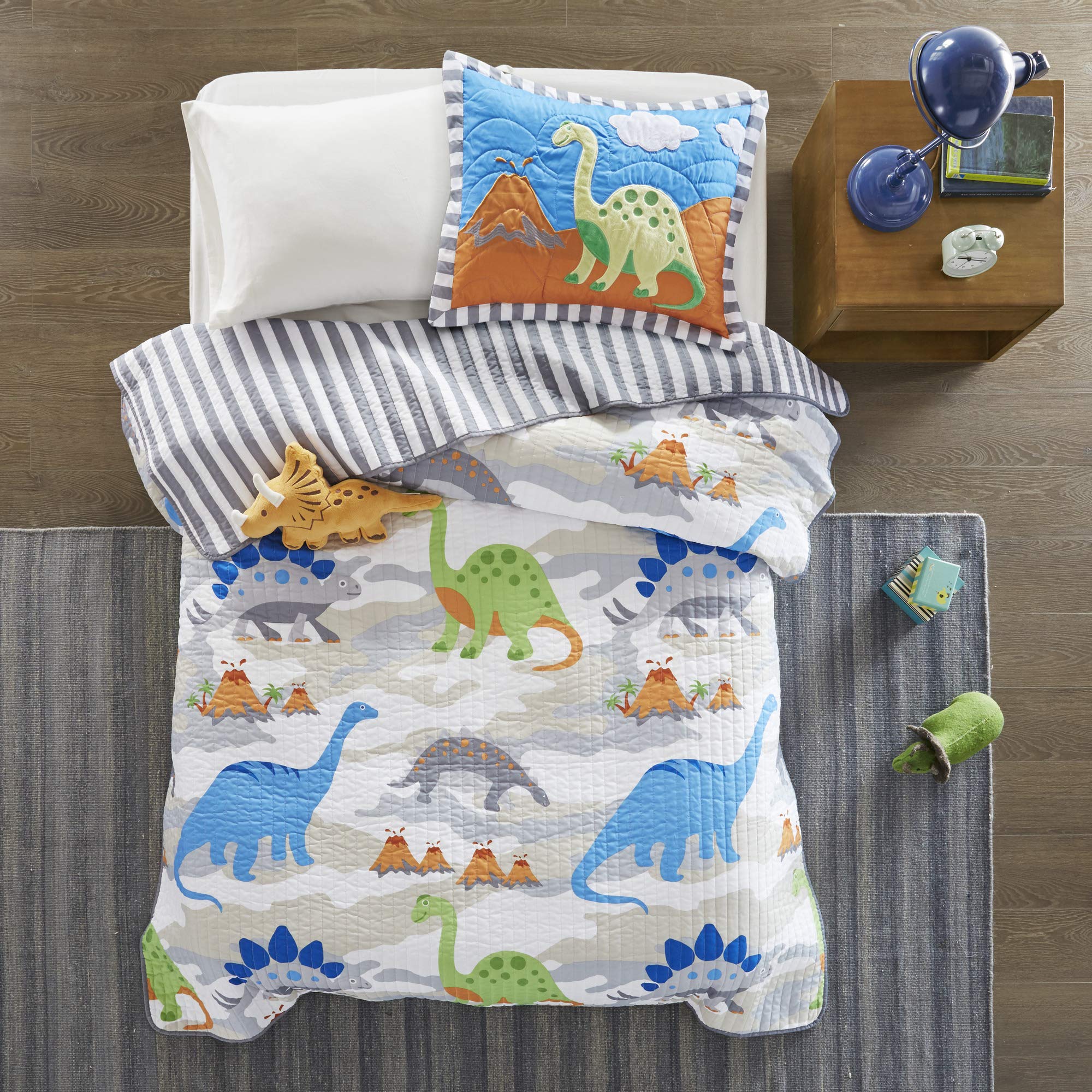 Mi Zone Kids Little Foot Bedding Sets Boys Quilt Set, Dinosaur Kids Quilt For Boys – Cotton Filling Ultra Soft Microfiber Quilt Sets Coverlet, Full/ Queen, Blue 3 Piece Little Foot Blue/Multi Twin