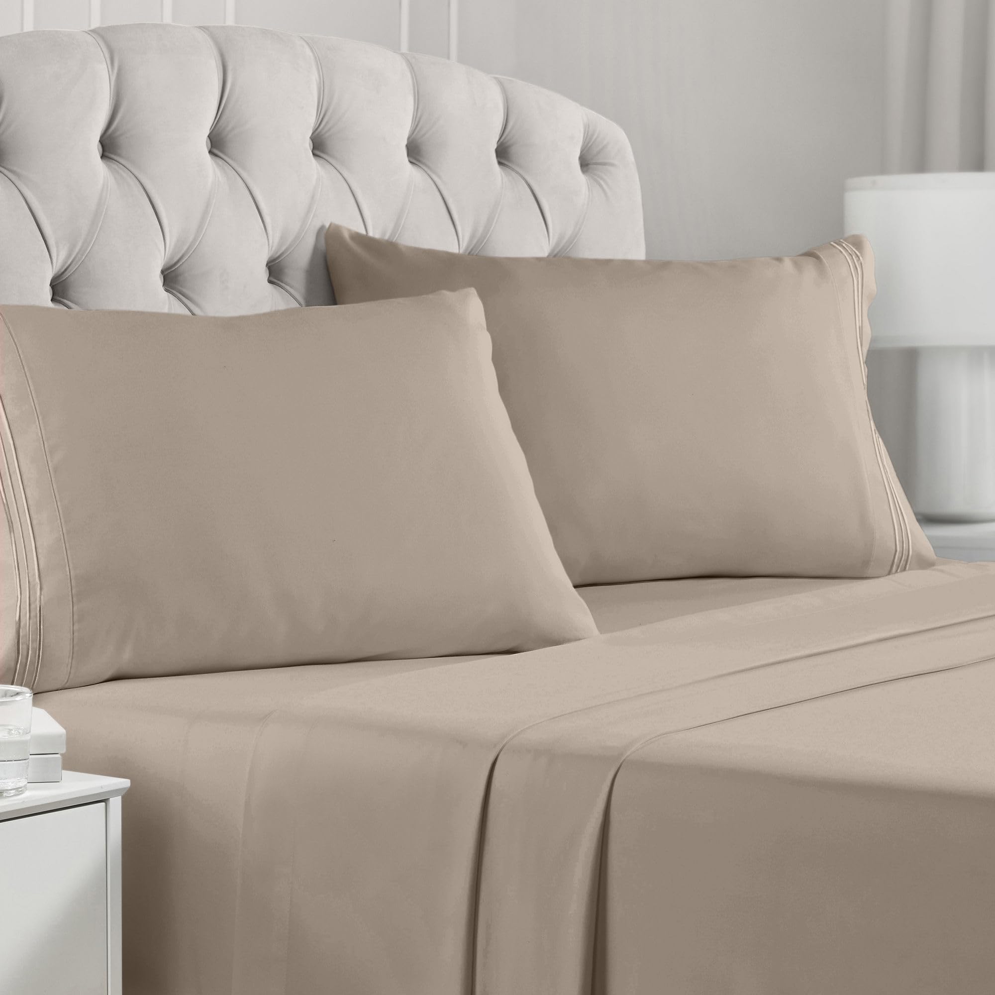 Book Cover Mellanni Queen Sheet Set - Hotel Luxury 1800 Bedding Sheets & Pillowcases - Extra Soft Cooling Bed Sheets - Deep Pocket up to 16 inch Mattress - Wrinkle, Fade, Stain Resistant - 4 Piece (Queen, Tan)