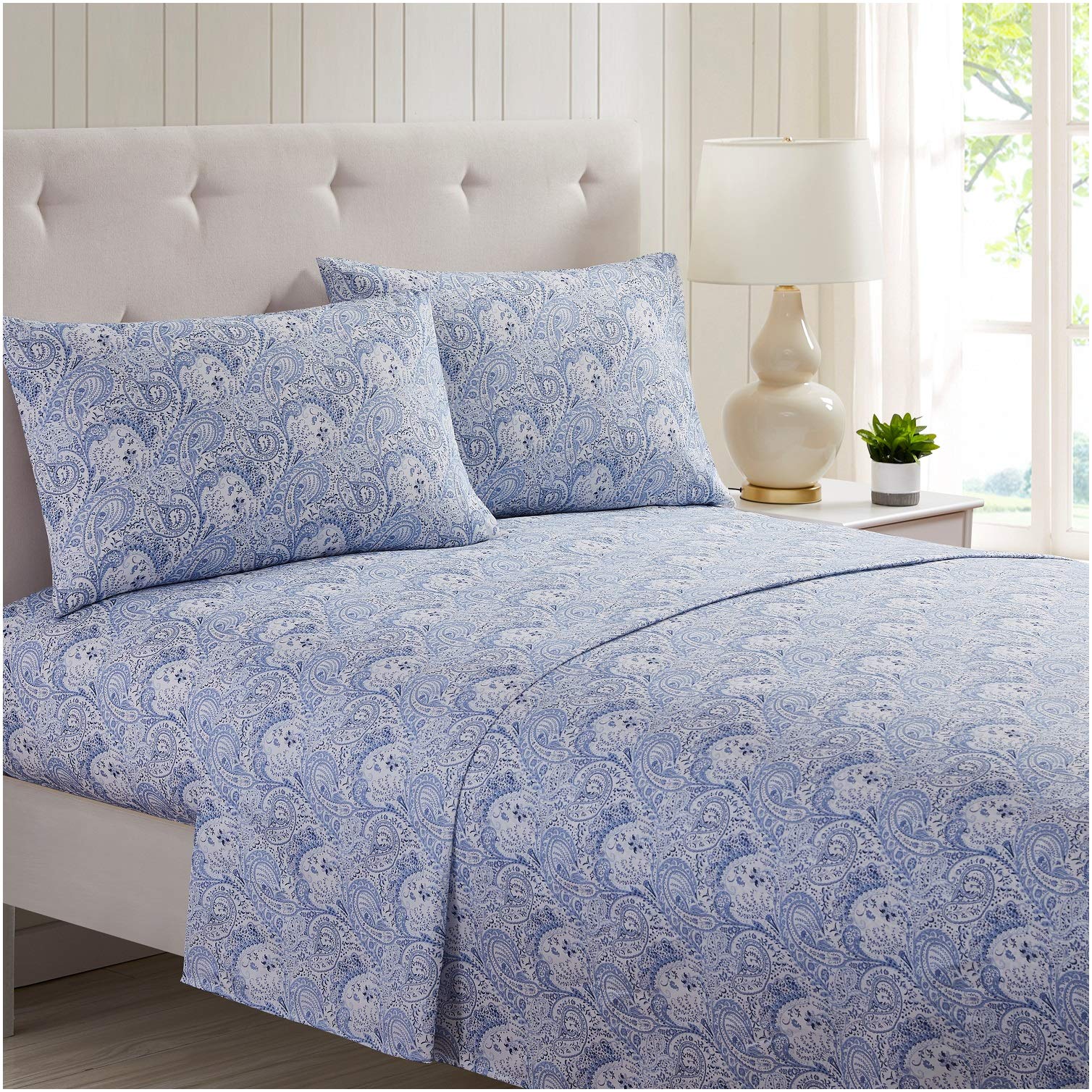 Book Cover Mellanni Queen Sheet Set - Hotel Luxury 1800 Bedding Sheets & Pillowcases - Extra Soft Cooling Bed Sheets - Deep Pocket up to 16 inch - Wrinkle, Fade, Stain Resistant - 4 Piece (Queen, Paisley Blue)