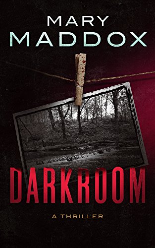 Book Cover Darkroom: A Thriller (Kelly Durrell Book 1)