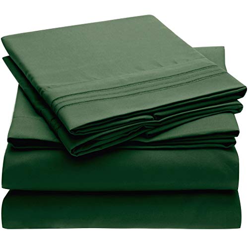 Book Cover Mellanni Queen Sheet Set - Hotel Luxury 1800 Bedding Sheets & Pillowcases - Extra Soft Cooling Bed Sheets - Deep Pocket up to 16 inch - Wrinkle, Fade, Stain Resistant - 4 Piece (Queen, Emerald Green)