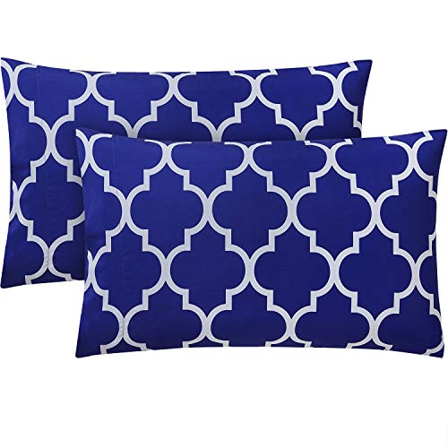 Book Cover Mellanni Luxury Pillowcase Set - Brushed Microfiber Printed Bedding - Wrinkle, Fade, Stain Resistant (Set of 2 King Size, Quatrefoil Imperial Blue)