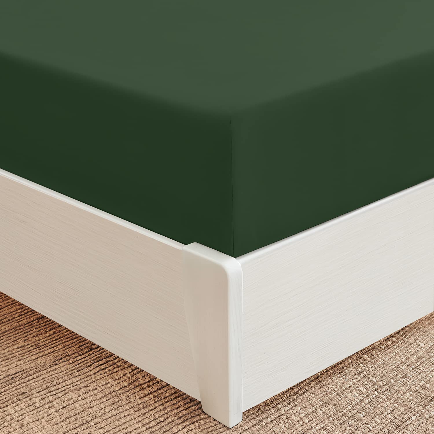 Mellanni Twin Fitted Sheet Only - Iconic Collection Bedding Sheets - Soft & Cooling Sheets with up to 16" Deep Pocket - All Around Elastic - Wrinkle, Fade, Stain Resistant - 1 PC (Twin, Emerald Green) Twin Emerald Green
