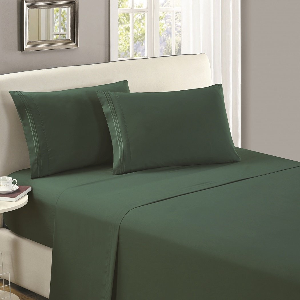 Book Cover Mellanni Twin XL Size Flat Sheet - Iconic Collection Bedding Sheets - Hotel Luxury, Extra Soft, Cooling Top Sheet - Wrinkle, Fade, Stain Resistant - 1 Flat Sheet Only (Twin XL, Emerald Green) Twin XL - Flat Sheet Only 06 - Emerald Green