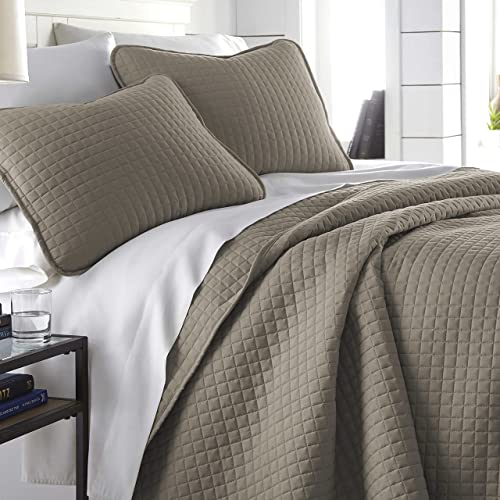 Book Cover Vilano Springs, Premium Quality, Soft, Wrinkle, Fade, & Stain Resistant, Easy Case, Oversized Quilt Cover Set with 1 Quilt Set and 2 Shams, Full / Queen, Dark Taupe