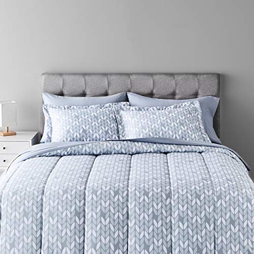 Book Cover Amazon Basics 7-Piece Lightweight Microfiber Bed-In-A-Bag Comforter Bedding Set - Full/Queen, Gray Leaf, 1-Pack