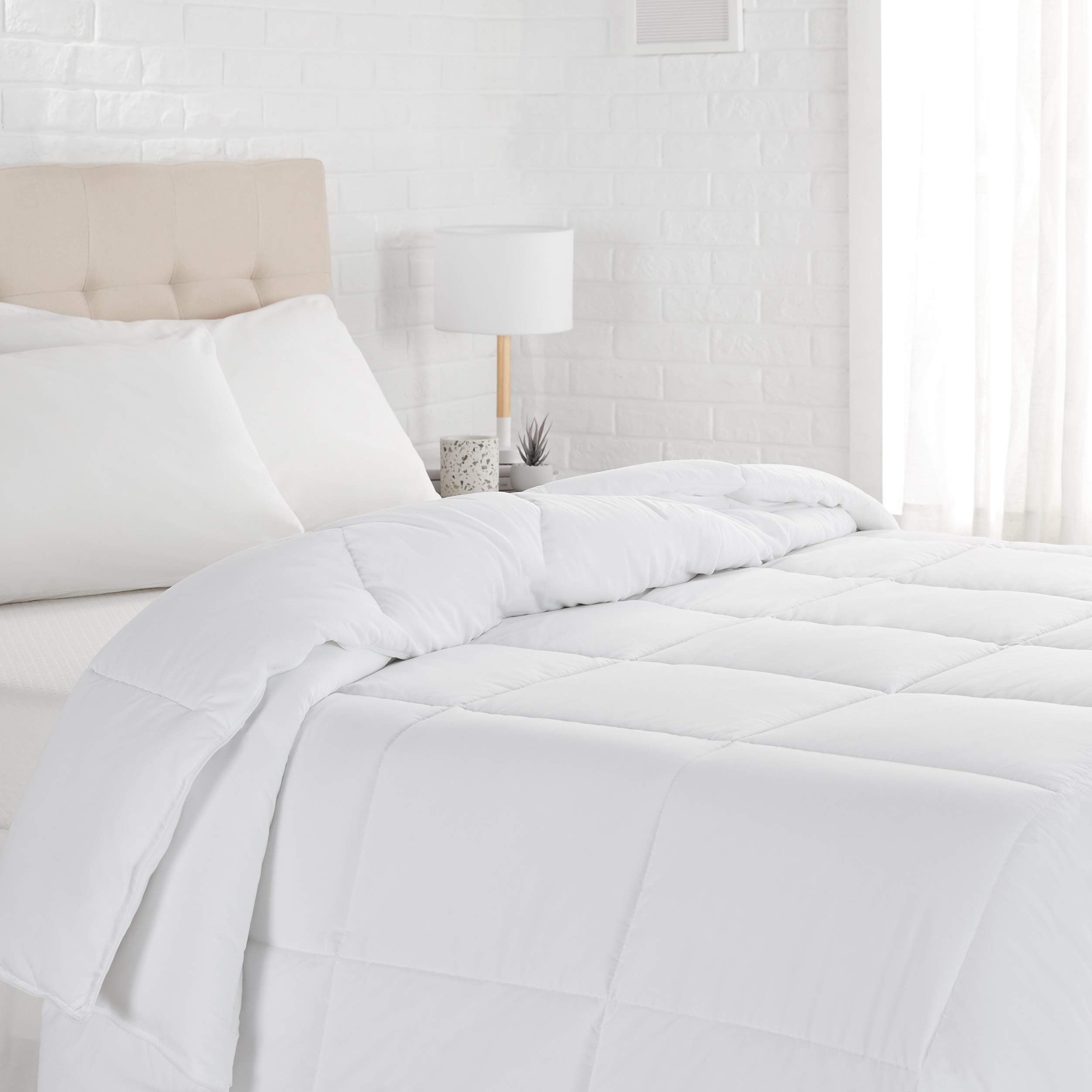 Book Cover Amazon Basics Down Alternative Bedding Comforter Duvet Insert, Full / Queen, White, Light