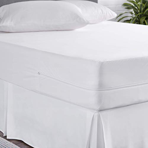 Book Cover AmazonBasics Fully-Encased Waterproof Mattress Cover Protector, Twin, Standard 12 to 18-Inch Depth