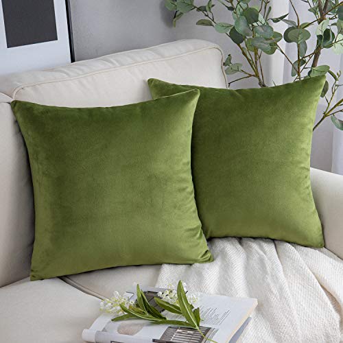 Book Cover Phantoscope Pack of 2 Velvet Decorative Throw Pillow Covers Soft Solid Square Cushion Case for Couch Green 18 x 18 inches 45 x 45 cm