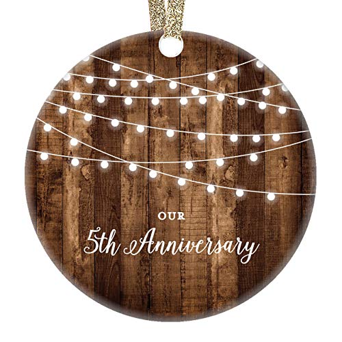 DIGIBUDDHA 5th Anniversary Gifts Fifth Anniversary Married Christmas Ornament for Couple Mr & Mrs Rustic Farmhouse Collectible Present 3" Flat Circle Porcelain with Gold Ribbon & Free Gift Box