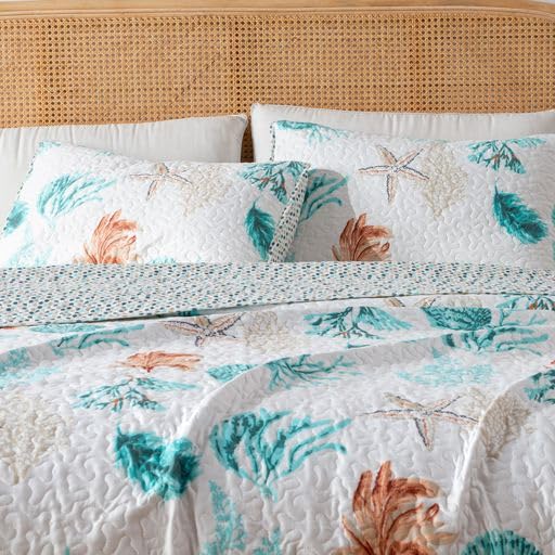 Book Cover 3 Piece Quilt Set with Shams. Soft All-Season Cotton Blend Bedspread Featuring Attractive Seascape Images. The Key West Collection (Full/Queen)