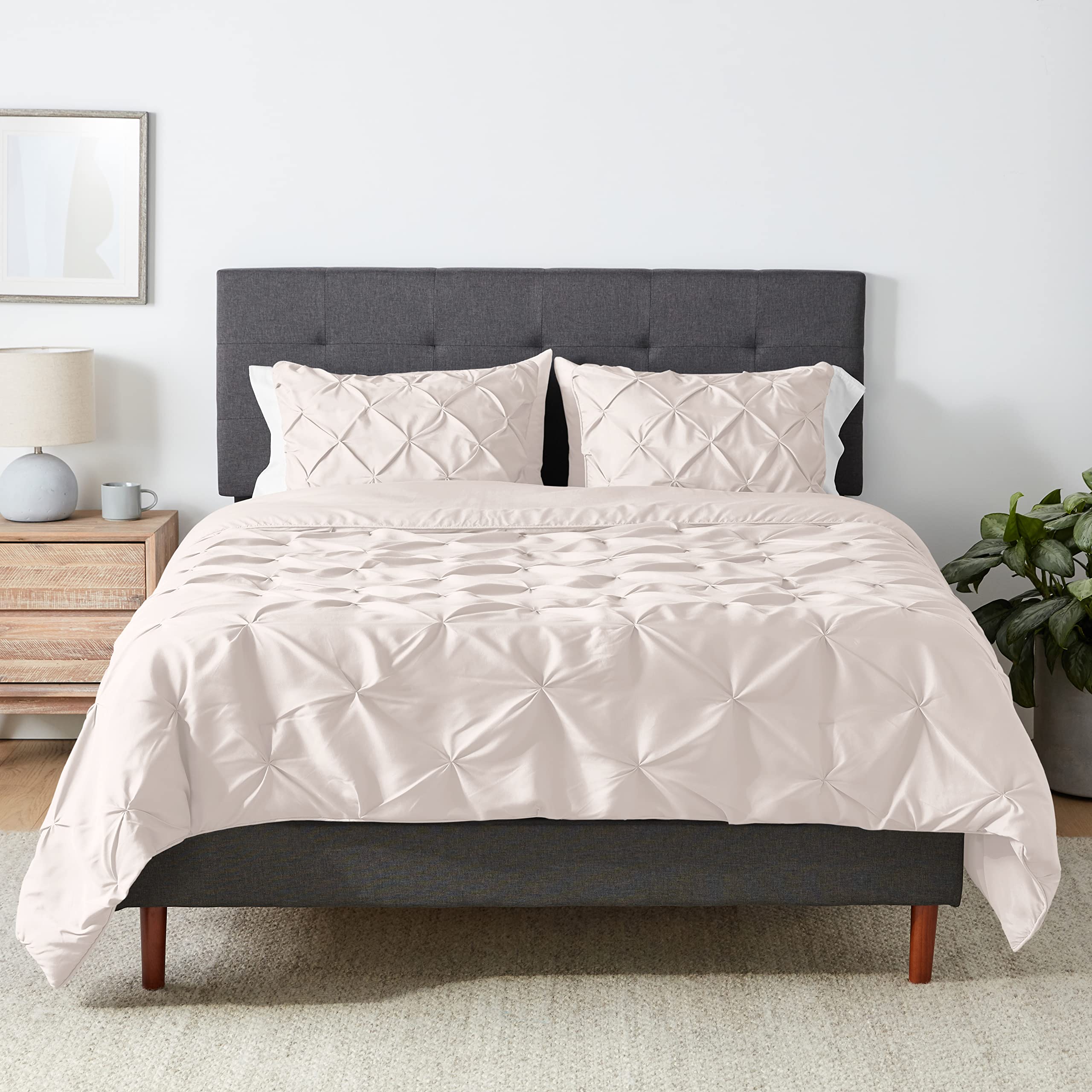 Book Cover Amazon Basics All-Season Down-Alternative 3 Piece Comforter Bedding Set, Full/Queen, Cream, Pinch Pleat With Piped Edges Cream Full/Queen