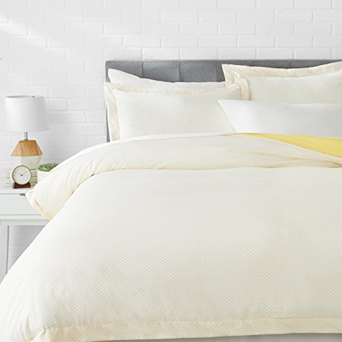 Book Cover Amazon Basics Light-Weight Microfiber Duvet Cover Set with Snap Buttons - Full/Queen, Yellow Scallop