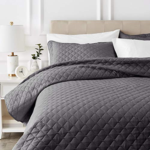Book Cover Amazon Basics Oversized Quilt Coverlet Bed Set - King, Dark Grey Diamond