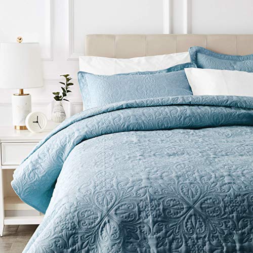 Book Cover Amazon Basics Oversized Quilt Coverlet Bed Set - King, Spa Blue Floral