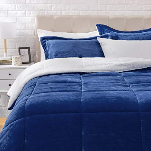 Book Cover Amazon Basics Ultra-Soft Micromink Sherpa Comforter Bed Set - Navy, King