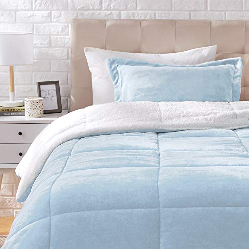 Book Cover Amazon Basics Ultra-Soft Micromink Sherpa Comforter Bed Set - Smoke Blue, Twin