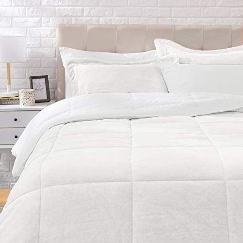 Book Cover Amazon Basics Ultra-Soft Micromink Sherpa Comforter Bed Set - Cream, Full/Queen