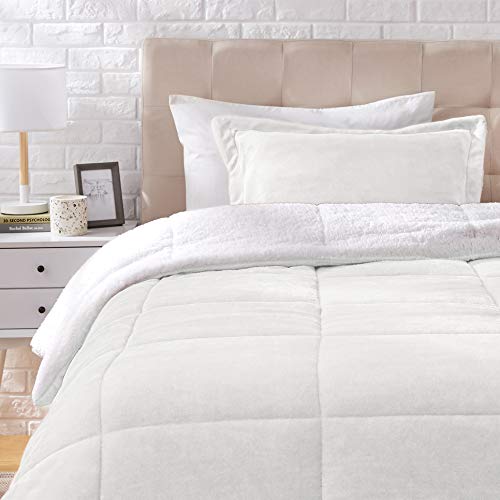 Book Cover Amazon Basics Ultra-Soft Micromink Sherpa Comforter Bed Set - Cream, Twin