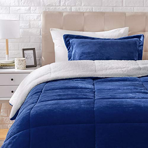 Book Cover Amazon Basics Ultra-Soft Micromink Sherpa Comforter Bed Set - Navy, Twin
