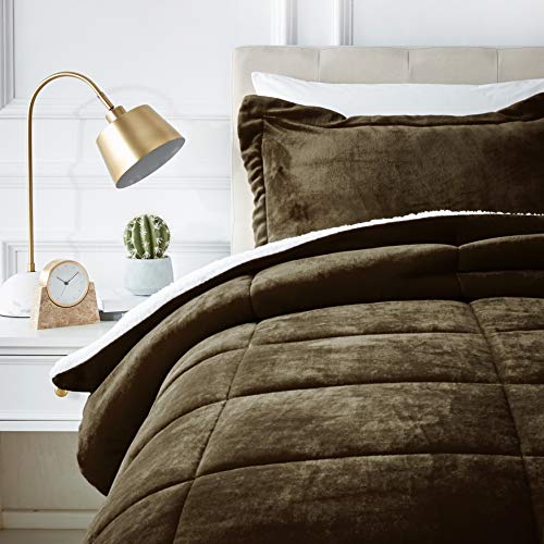 Book Cover AmazonBasics Ultra-Soft Micromink Sherpa Comforter Bed Set - Twin, Chocolate