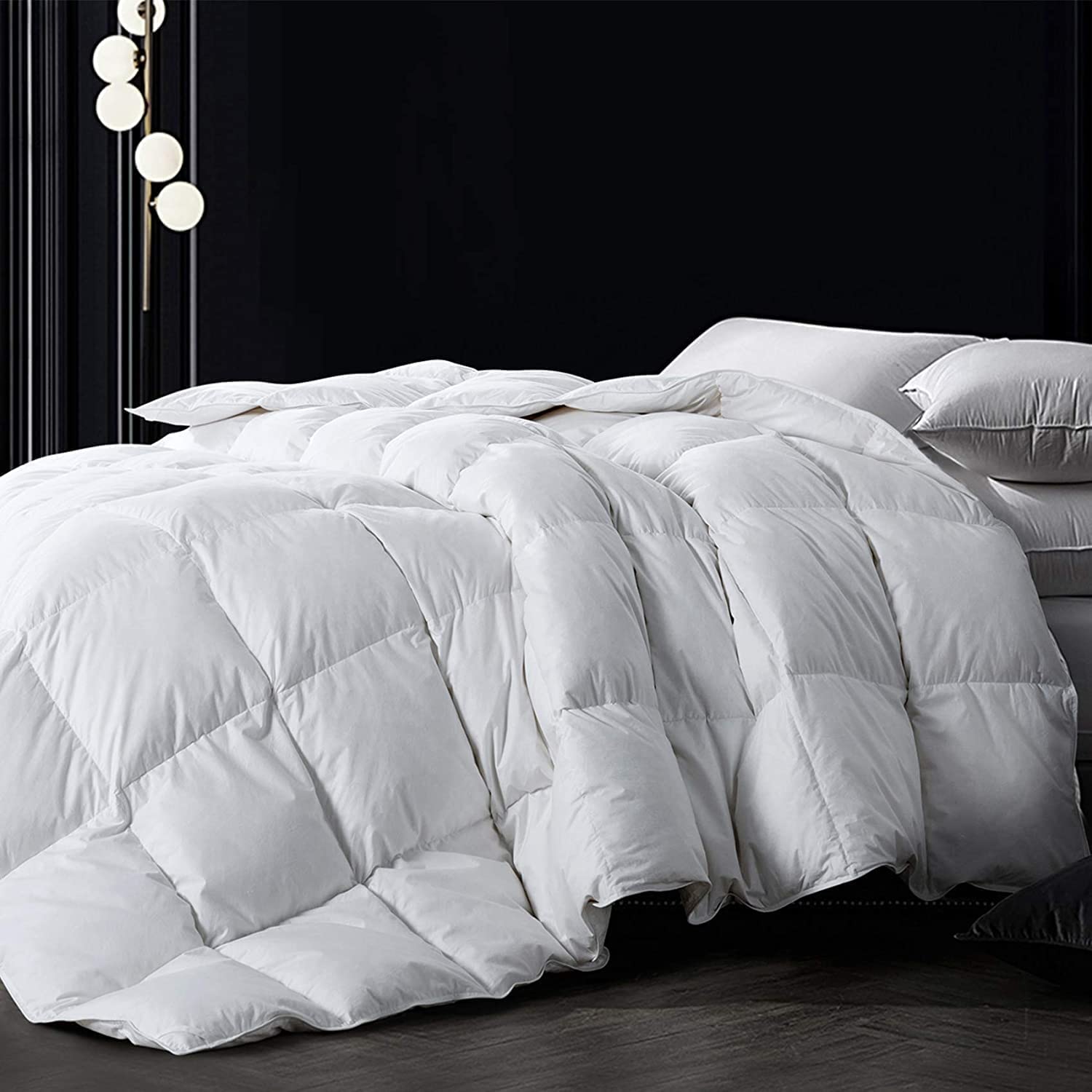 Book Cover DECROOM Clearance Sale,White Comforter Queen Full Size, Down Alternative Quilted Duvet Insert Queen,3M Moisture-wicking Treament,Light Weight Soft and Hypoallergenic for All Season Comforter