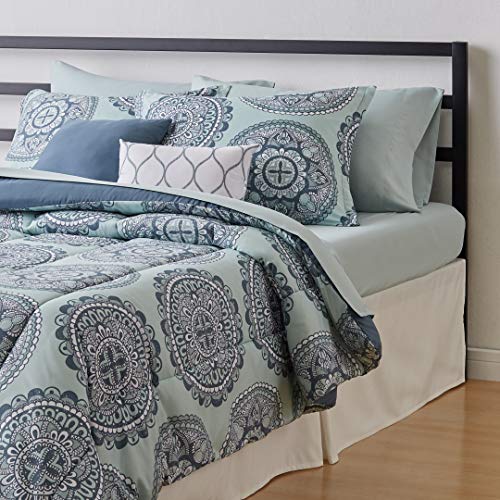 Book Cover Amazon Basics 10-Piece Bed-in-a-Bag - Soft, Easy-Wash Microfiber - King, Sea Foam Medallion