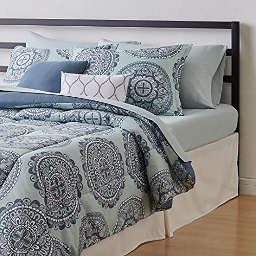 Book Cover Amazon Basics 10-Piece Bed-in-a-Bag - Soft, Easy-Wash Microfiber - Full/Queen, Sea Foam Medallion
