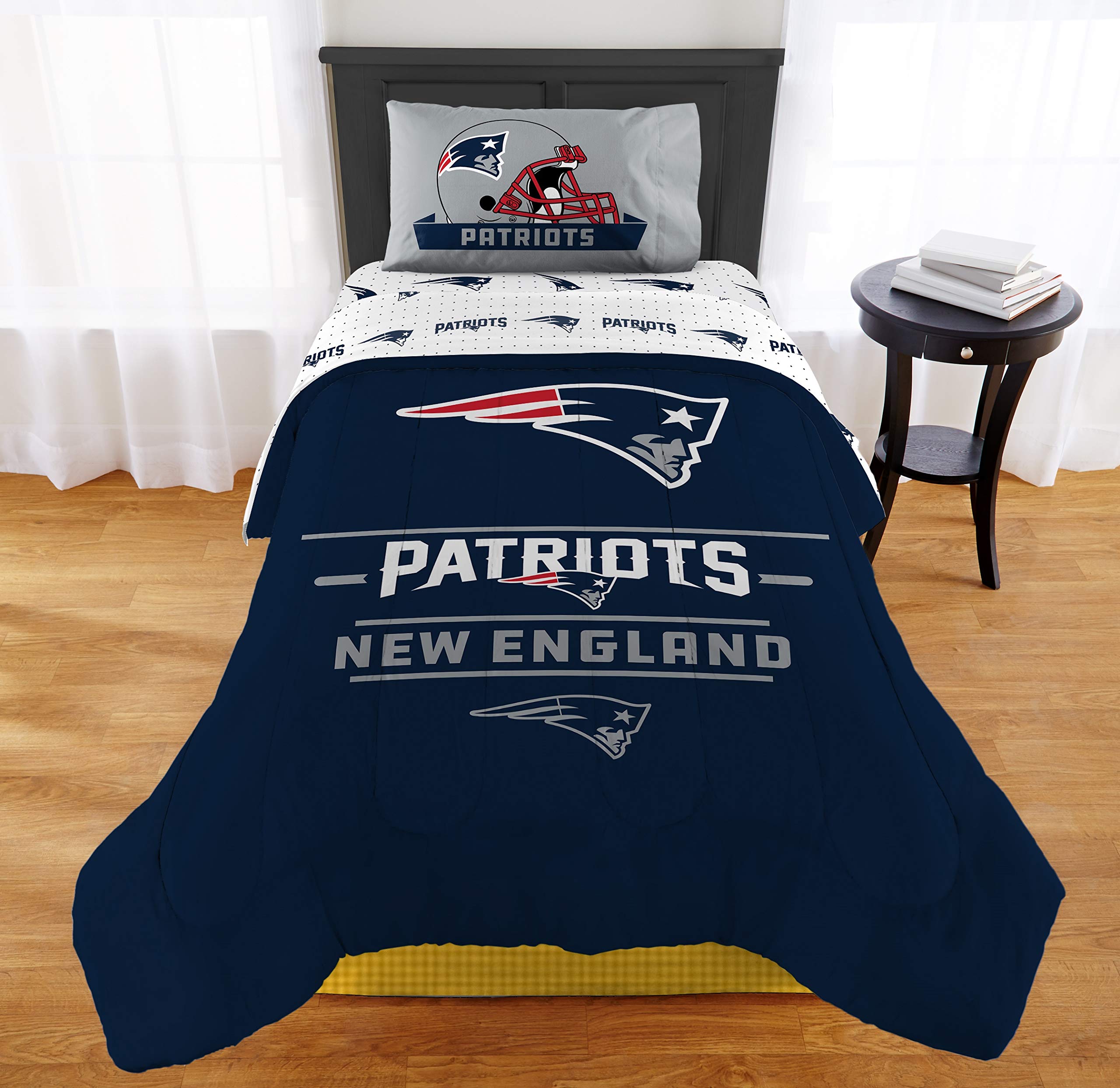 Book Cover NFL Patriots “Monument” Twin/Full Comforter #318934799