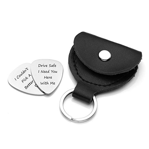 Personalized Master Free Engraving Custom Engraved 2pcs Stainless Steel Guitar Picks Genuine Leather Guitar Pick Holder Case Keychain Key Fob Bag for Musician Guitar Player Musical Gift