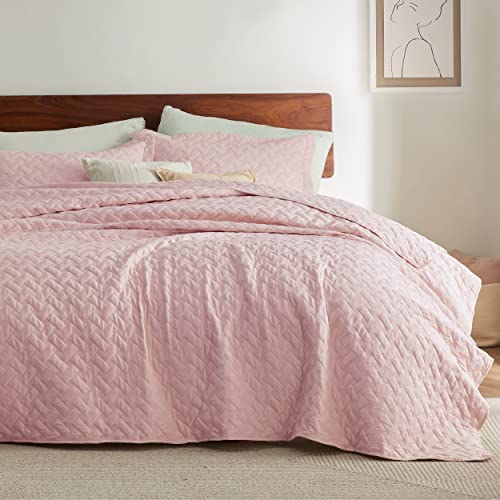 Bedsure King Size Quilt - Lightweight Summer Quilt King - Pink Bedspreads King Size - Bedding Coverlets for All Seasons (106" x 96")