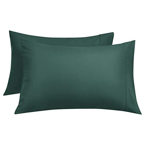 Book Cover Amazon Basics Lightweight Super Soft Easy Care Microfiber Pillowcases - 2-Pack, Standard, Emerald Green