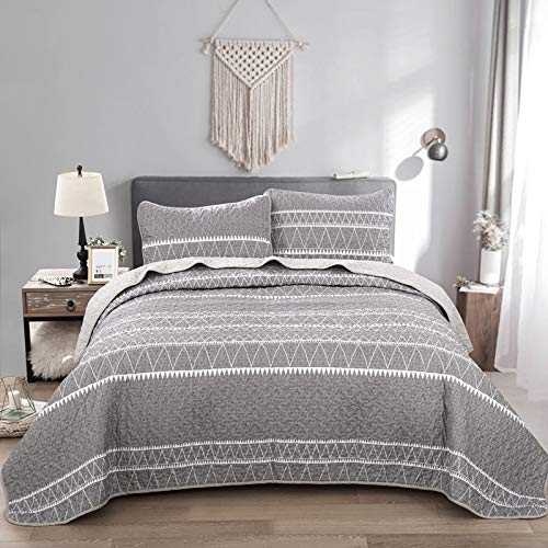 Book Cover Grey Quilt Set King Gray Striped Triangle Pattern Printed Bedding Bedspread, Soft Microfiber Bohemian Quilt Set Coverlet for All Season, 3 Pieces ( 1 Quilt + 2 Pillowcases) 90x104 inches