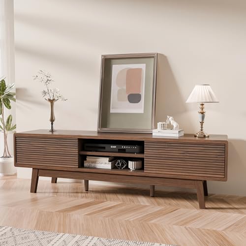 TOLEAD TV Console, Mid Century Modern Media Console for 55/60/65 Inch TV, Low Profile TV Stand with Fluted Sliding Doors, Boho Light Wood Credenza for Living Room